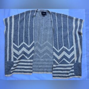 LA F’EE Verte Gray &Cream Chevron Shrug poncho - very‎ soft - Sz: XS